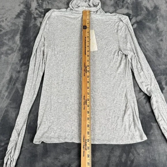 Fabletics Jess Long Sleeve Turtleneck Top Sweater Gray Size Large NWT - Picture 2 of 9